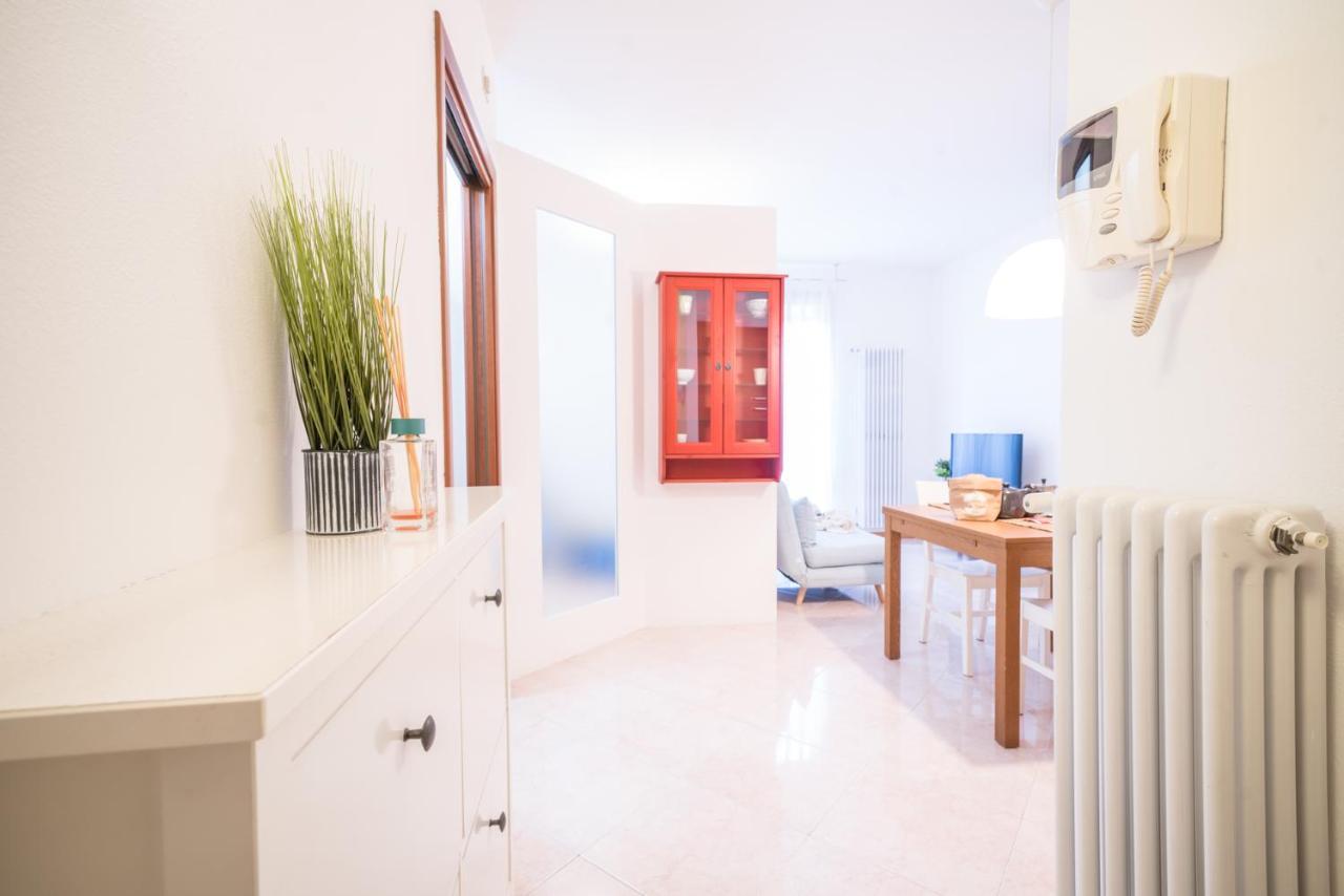 Gardappartamenti Garibaldi City Centre Desenzano del Garda Exteriör bild