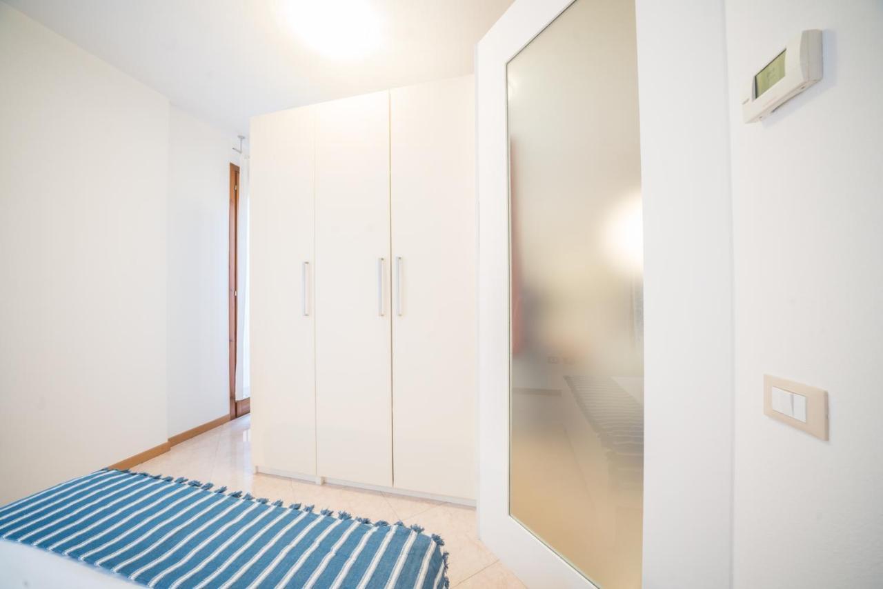 Gardappartamenti Garibaldi City Centre Desenzano del Garda Exteriör bild